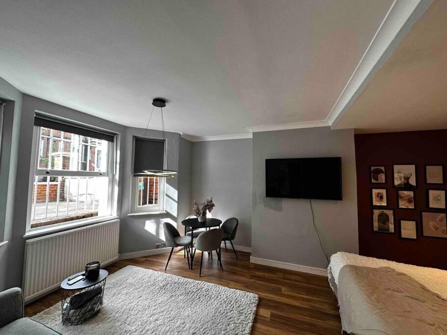 Spacious Studio For 4 Near Regents Park N1 Londra Esterno foto